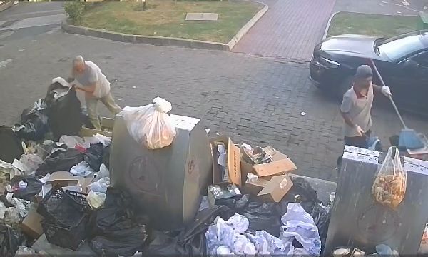 Karşıyaka'da korku filmi gibi çöp döngüsü... 